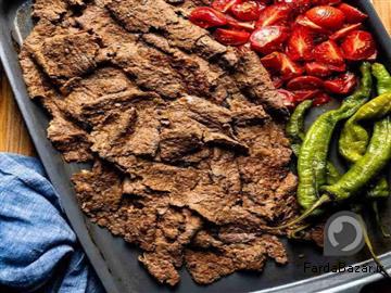 رول کباب ترکی طعام طلایی با استفاده از گوشت باکیفیت ادویه های طبیعی و بسته بندی کاملا بهداشتی